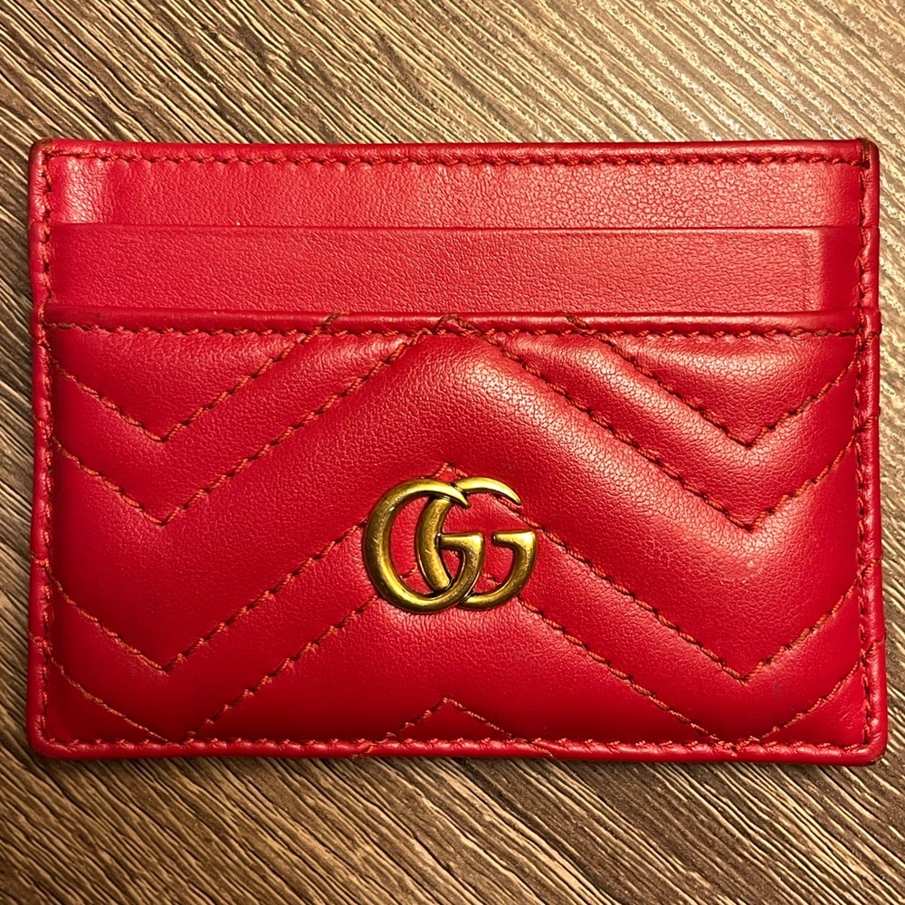 AUTHENTIC Red Gucci GG MARMONT MATELASSÉ CARD CASE